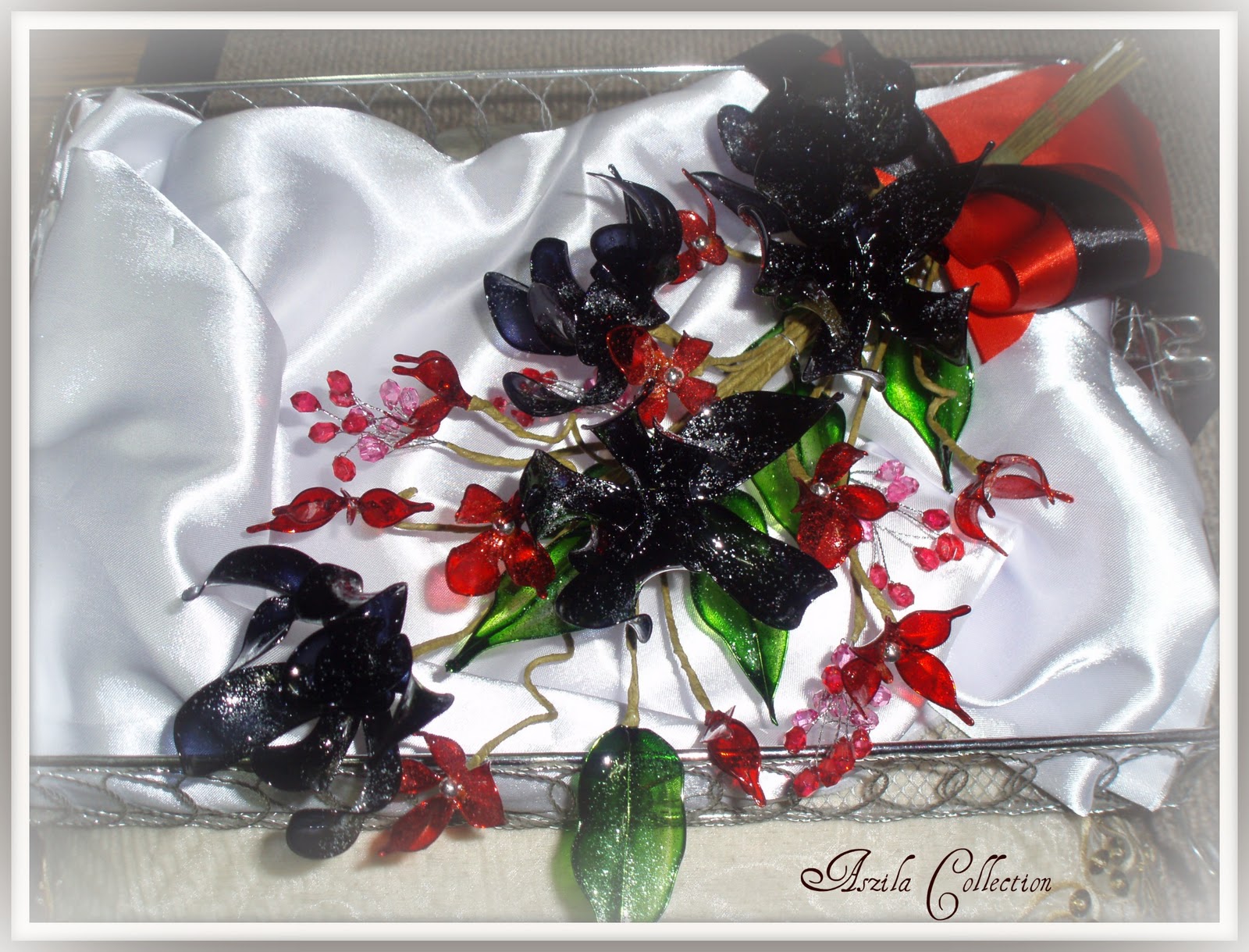 Gerbang Perkahwinan Aszila: Bunga Hantaran Dip Merah & Hitam