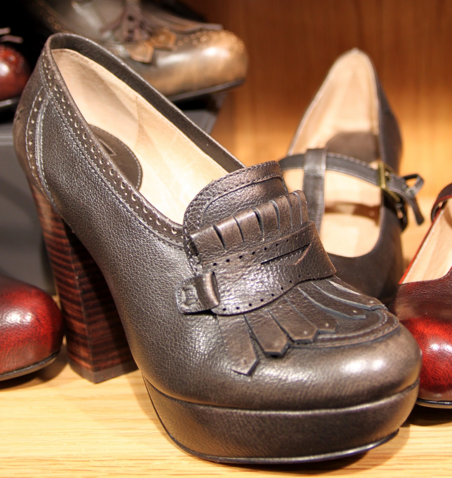 FRYE PREFALL 2011 FOOTWEAR/ACCESSORIES Women’s