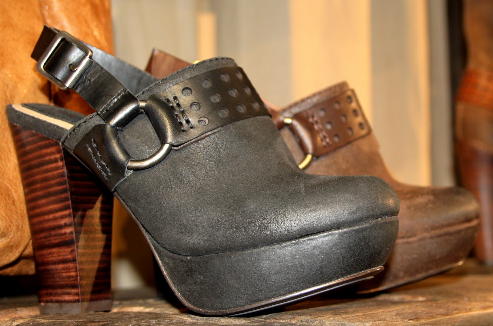 FRYE PREFALL 2011 FOOTWEAR/ACCESSORIES Women’s