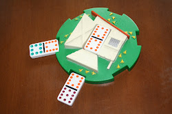 dominoes chicken playing glance brief