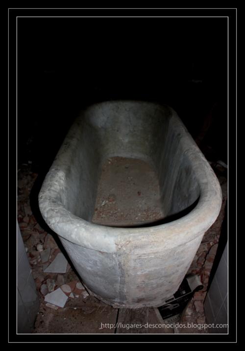 La Puerta De Las Aguas Ocultas