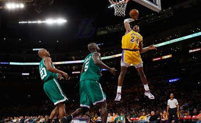 [392bryant_kobe071230getty.jpg]