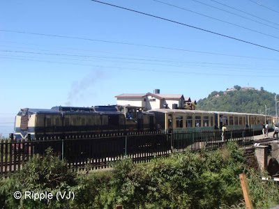 Posted by Ripple (VJ) : Main places to visit in Shimla Town: Toy-Train waiting for passengers @ Tutoo station, Shimla