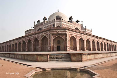 Posted by Ripple (VJ) : Humayun's Tomb, Delhi : Side view of Humayun's Tomb... This Tomb is very symmetrical... 