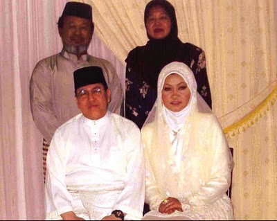 [Sultan Kelantan Second Wife.jpg]