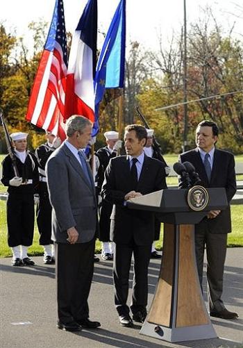 [Bush_Sarkozo_Barroso.jpg]