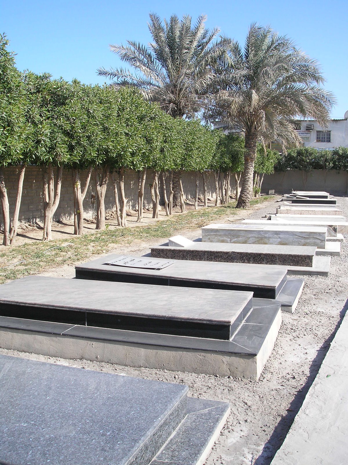 [Bahai-cemetry-Bahrain.jpg]