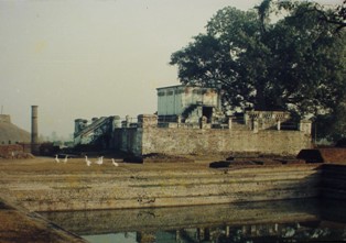 [old+lumbini.JPG]