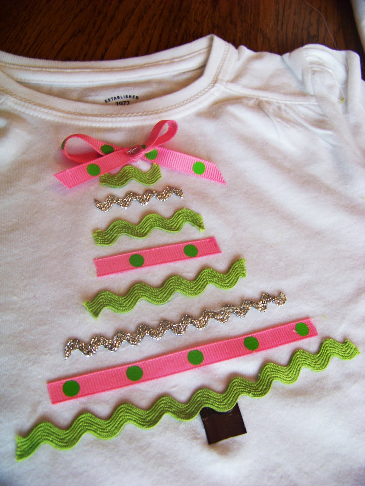 аппликации для украшения одежды. украсить футболку ребенку. аппликации для украшения одежды. украшение футболки. аппликация на футболке.