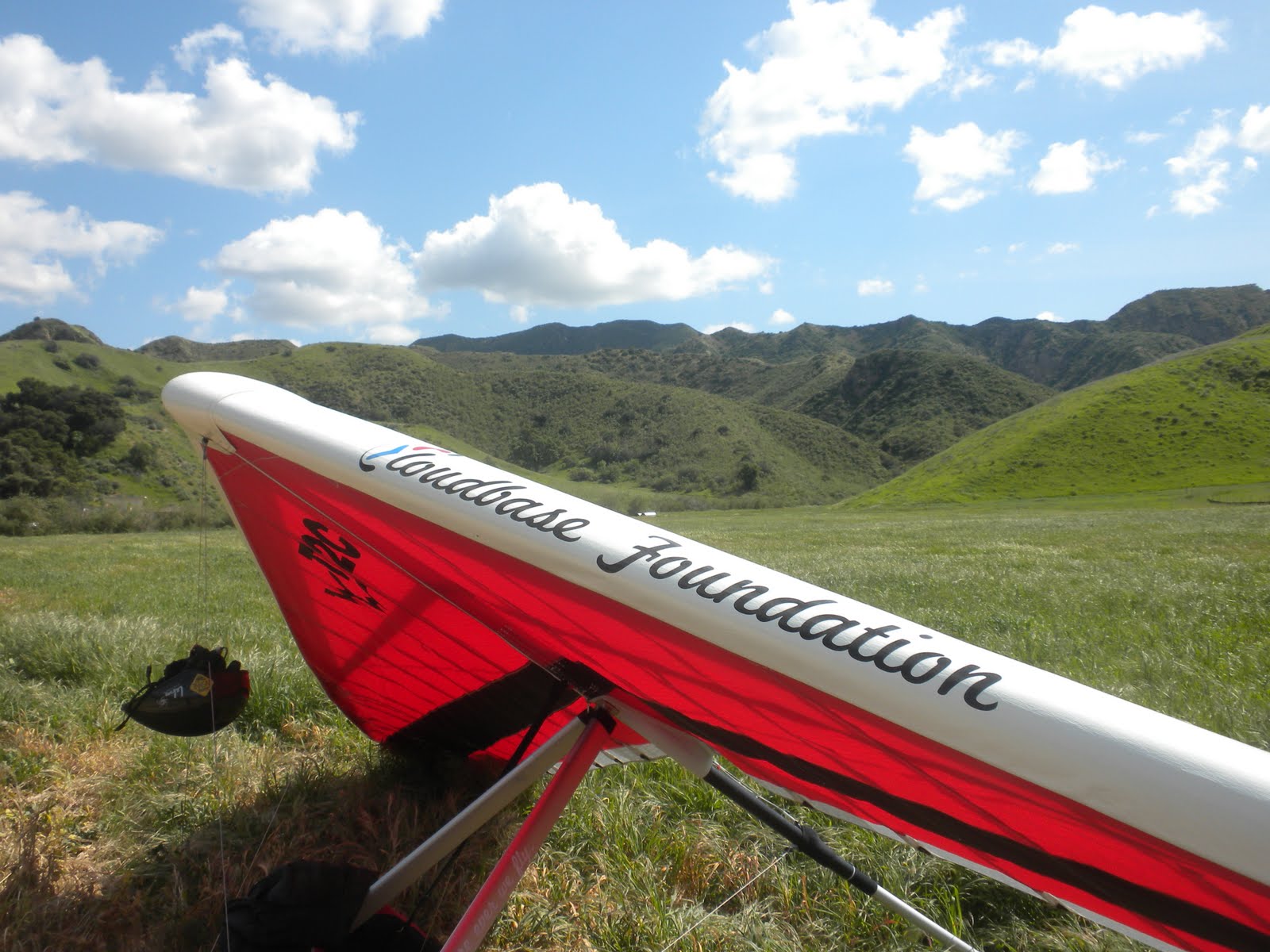 Zippy flying around the world Hang gliding with a California Condor