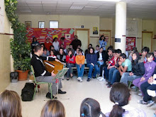Concierto didáctico en un instituto de Fuentevaqueros por iniciativa de su profesora de Música.