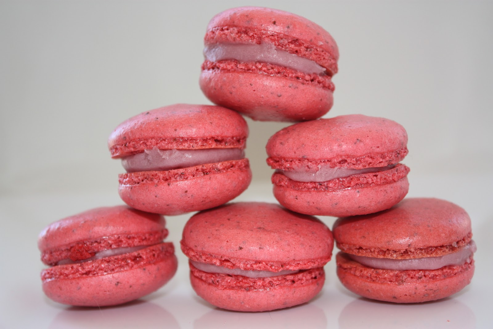 EVERYDAY SISTERS French Meringue Macarons with Raspberry Cream
