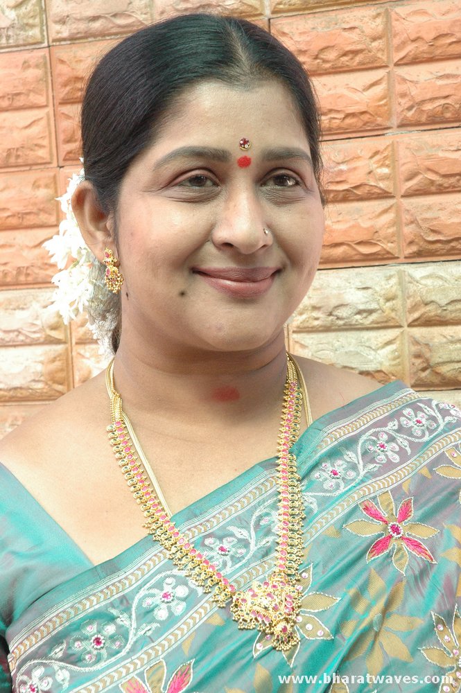 Film Actress Photos Tamil Old Kavitha Hot In Saree.