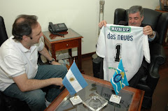 El gobernador Das Neves se puso la camiseta