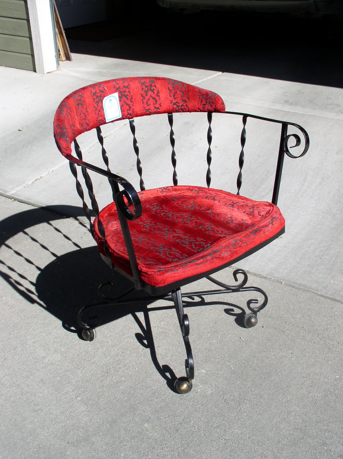 [Red+swivel+chair.JPG]