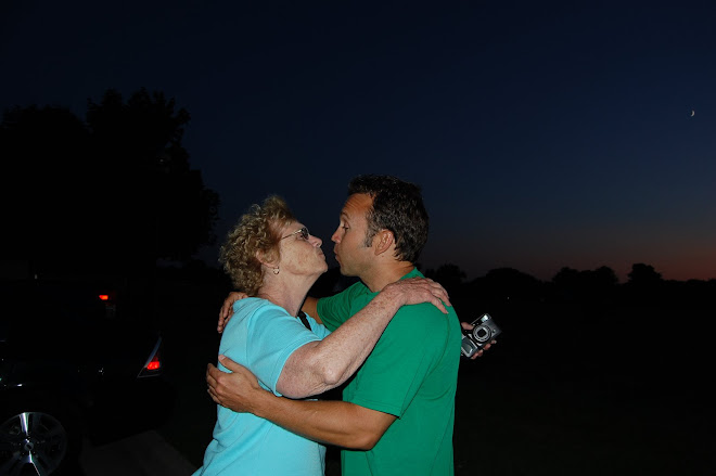 WOW still kissing...