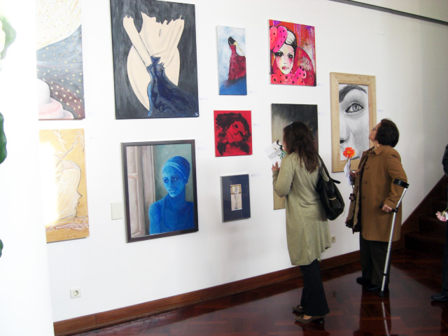 Guests looking several works of L'Agenzia's artists