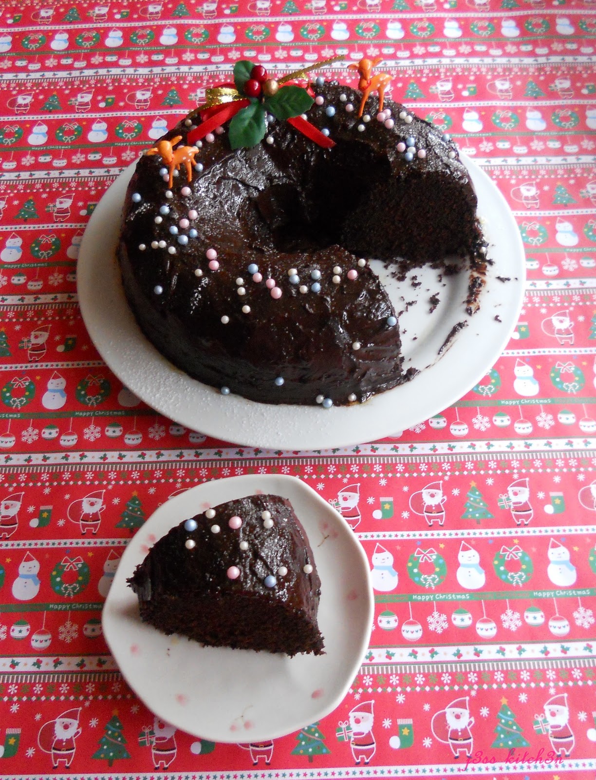 j3ss kitch3n: A Christmas Cake - Super Moist Chocolate Cake 柔软巧克力蛋糕