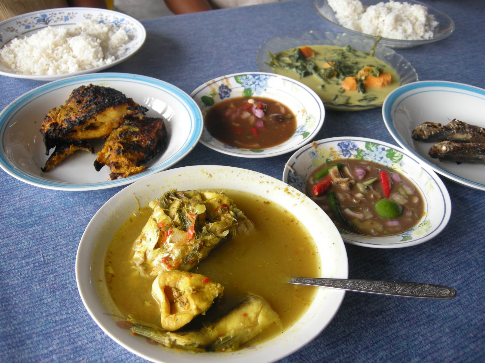 Terengganu My Heritage: Makan Nasi Asam Pedas ikan Baung 