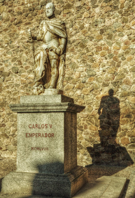 CARLOS I EN LA PUERTA DE BISAGRA