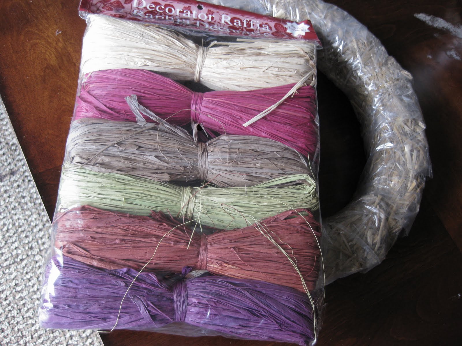 Remodelaholic Diy Raffia Wreath Tutorial Holiday Decorating