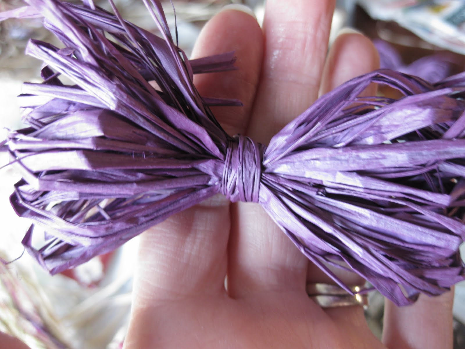 Remodelaholic DIY Raffia Wreath Tutorial; Holiday Decorating