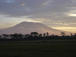 Gunung Tertinggi Di Indonesia (info-asik.com)