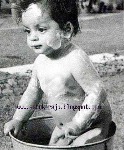 SRK-From-baby-to-Badshah21.jpg