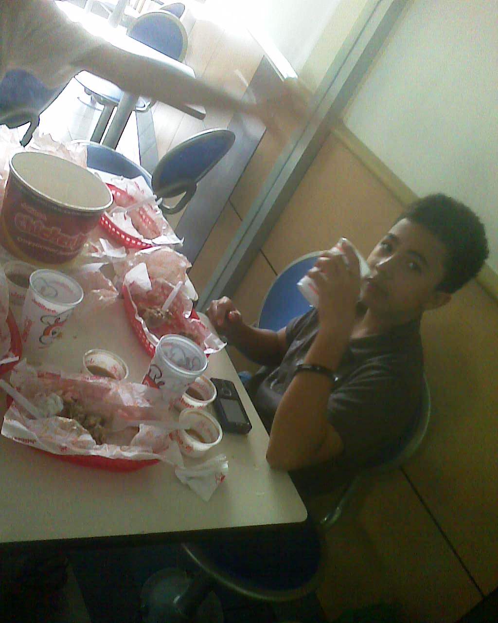 The Jollibee Bucket Meal and a Good Time with My Kids