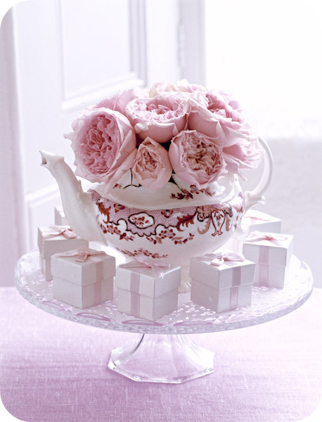 [cffc2f6476d61b4ef2237b8a91ffb448_Red-teapot-&-favours.jpg]