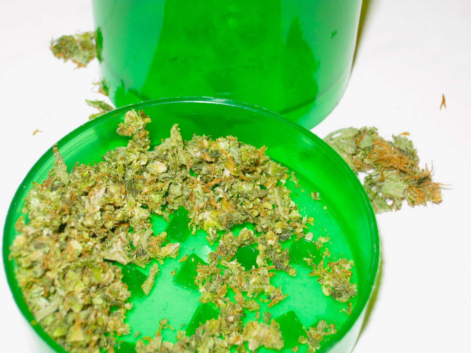 Dragon Chewer Marijuana Stash Jar Cannabis Grinder Container Review