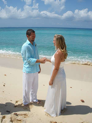 Barefoot Beach Wedding for Cruisers to Cayman Saying their I Do 39s This 