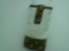 Contoh Souvenir kami : Tempat HP bertali gantung