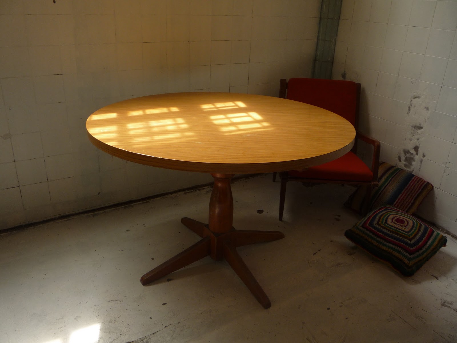 compra venta y restauración de muebles: Mesa redonda de cocina