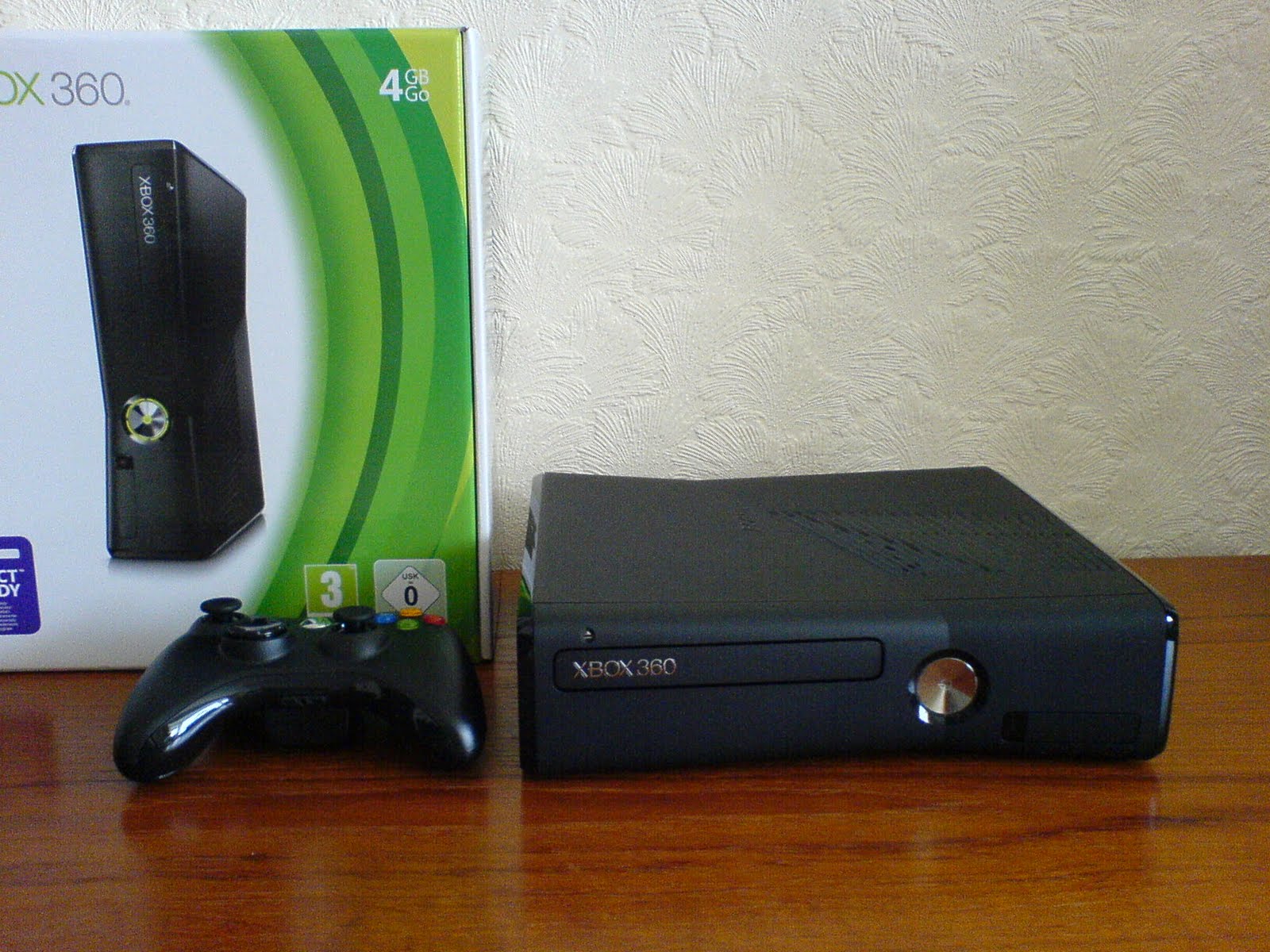 Как прошить икс бокс. Xbox 360 Slim 4gb. Xbox 360 Corona 4gb. Xbox 360 Slim Corona. Xbox 360 Slim freeboot.