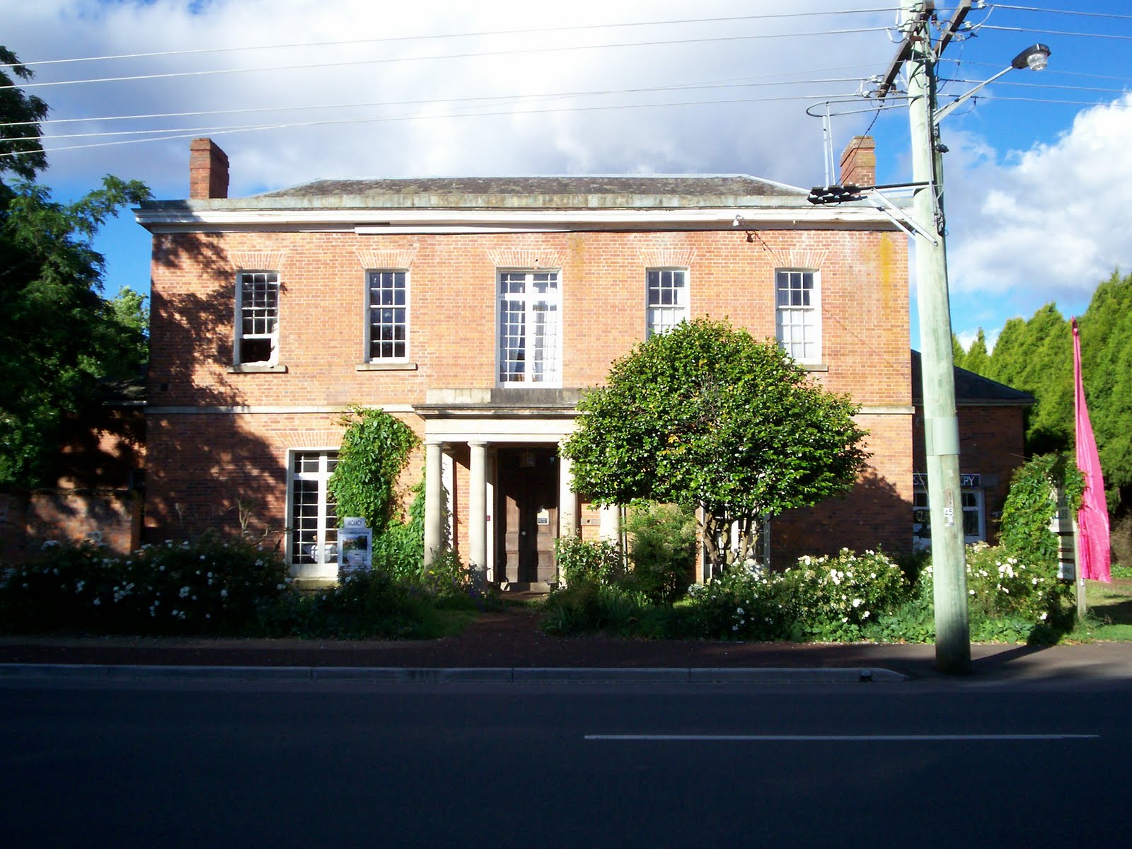 LUX1930 Evandale Tasmania historic house on the highway.