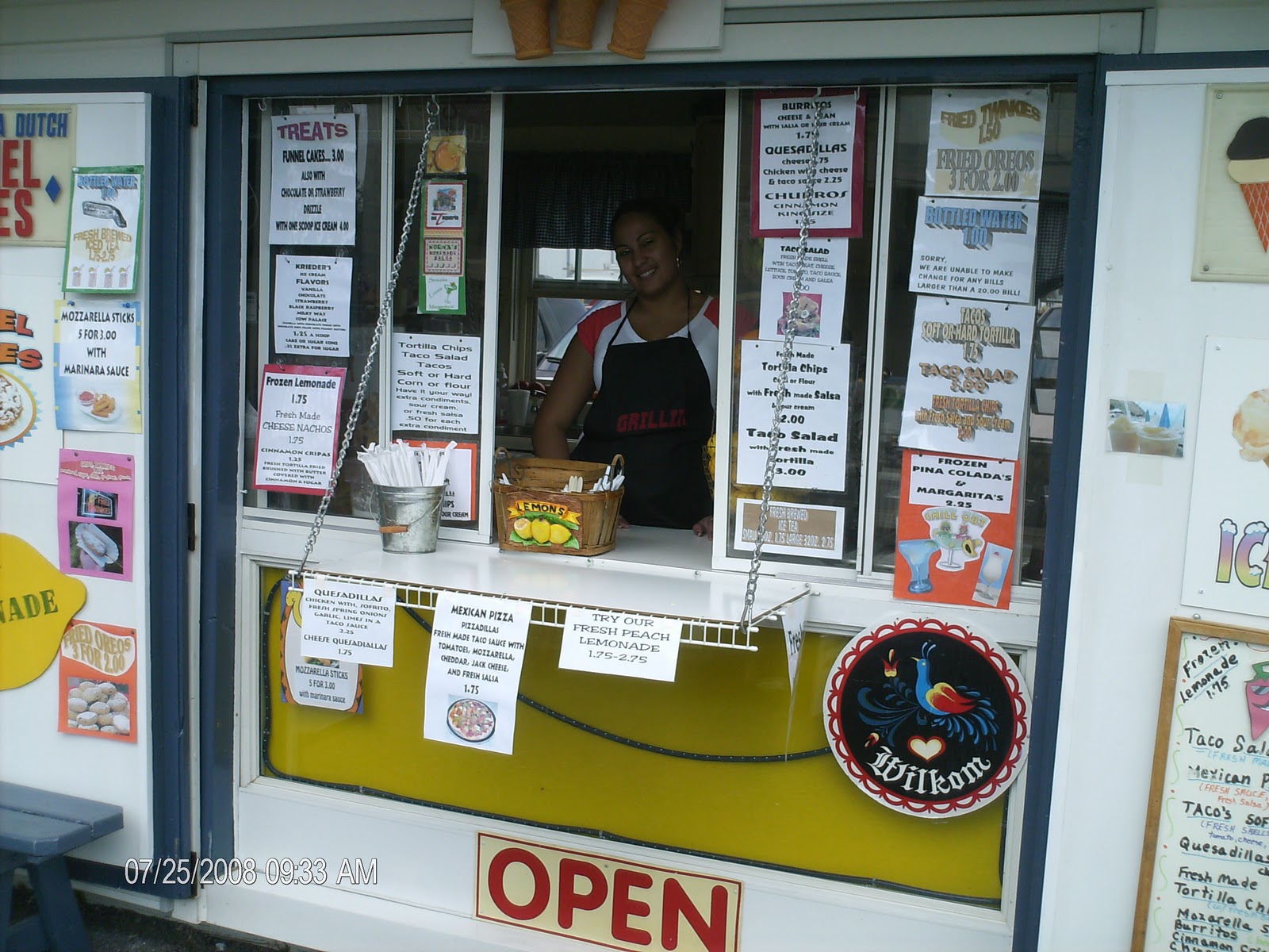 Learning Knowledge to Make Pizza: Mexican Pizza at my Funnel Cake Stand