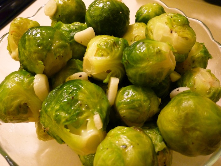 брюссельская капуста высоцкая. печеная брюссельская капуста. брюссельская капуста замороженная как готовить на сковороде. брюссельская капуста в сливках. брюссельская капуста с орехами и кунжутом.