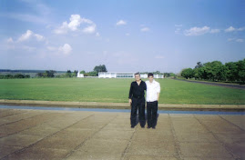 JOÃO CARLOS E O FILHO STEPHAN EM BRASILIA DEFRENTE AO PALÁCIO DA ALVORADA EM SETEMBRO DE 2006