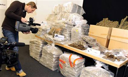 [busted-pot-farmers.jpg]