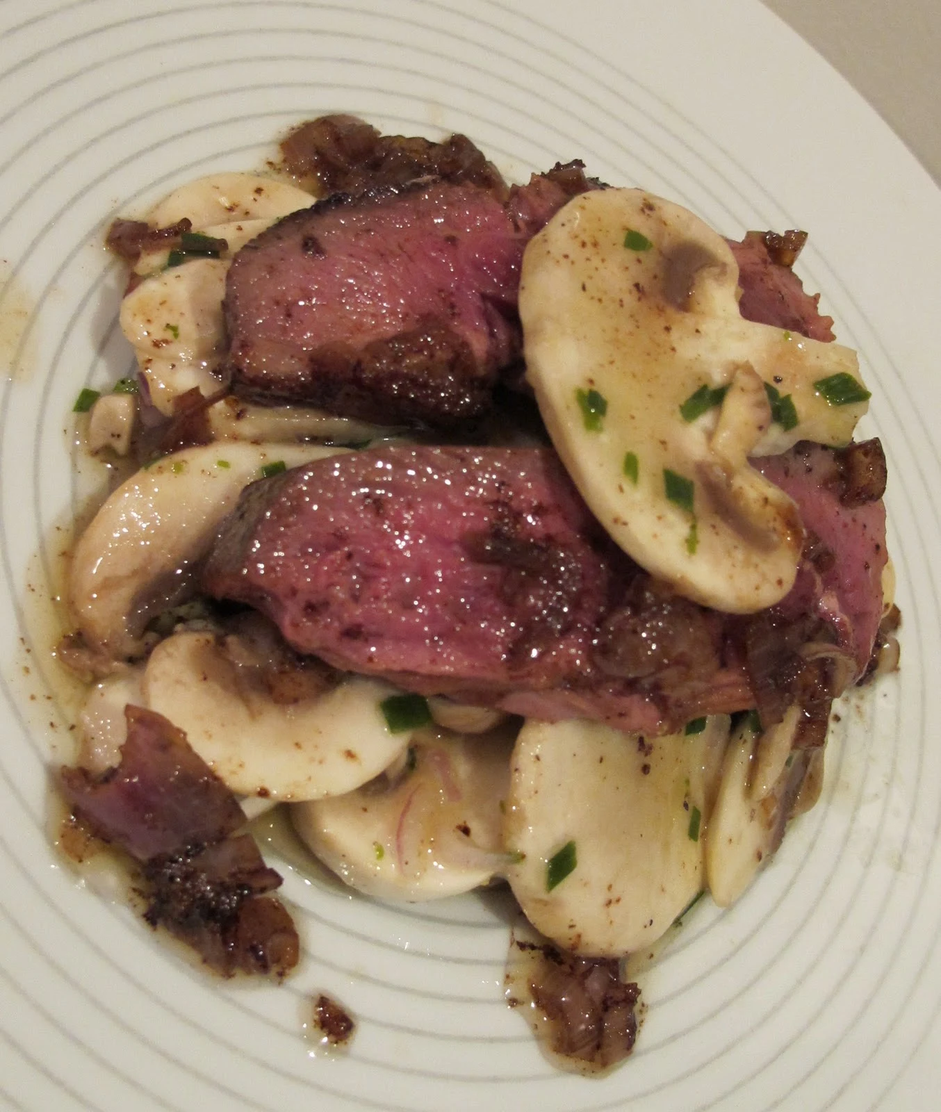 Croque en bouche !: Magret de canard aux champignons marinés