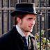 Robert Pattinson sul set di "Bel Ami"