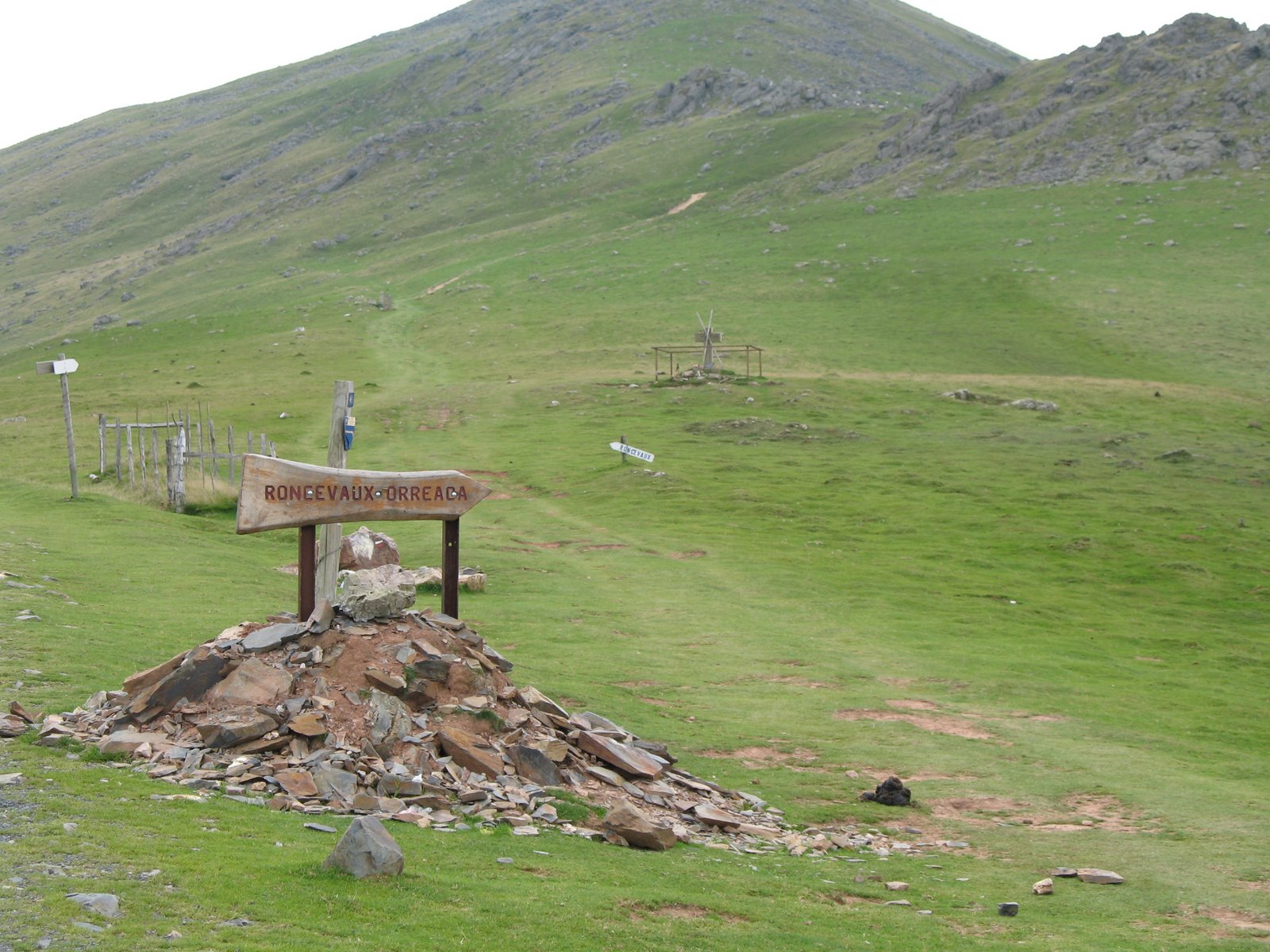 [Csantiago081+089.jpg]