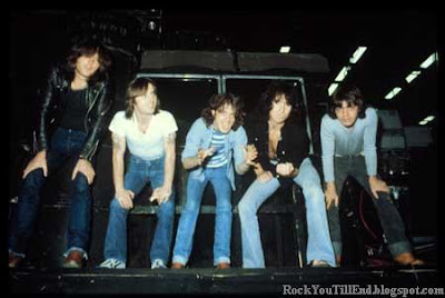 Rock you till end: AC-DC