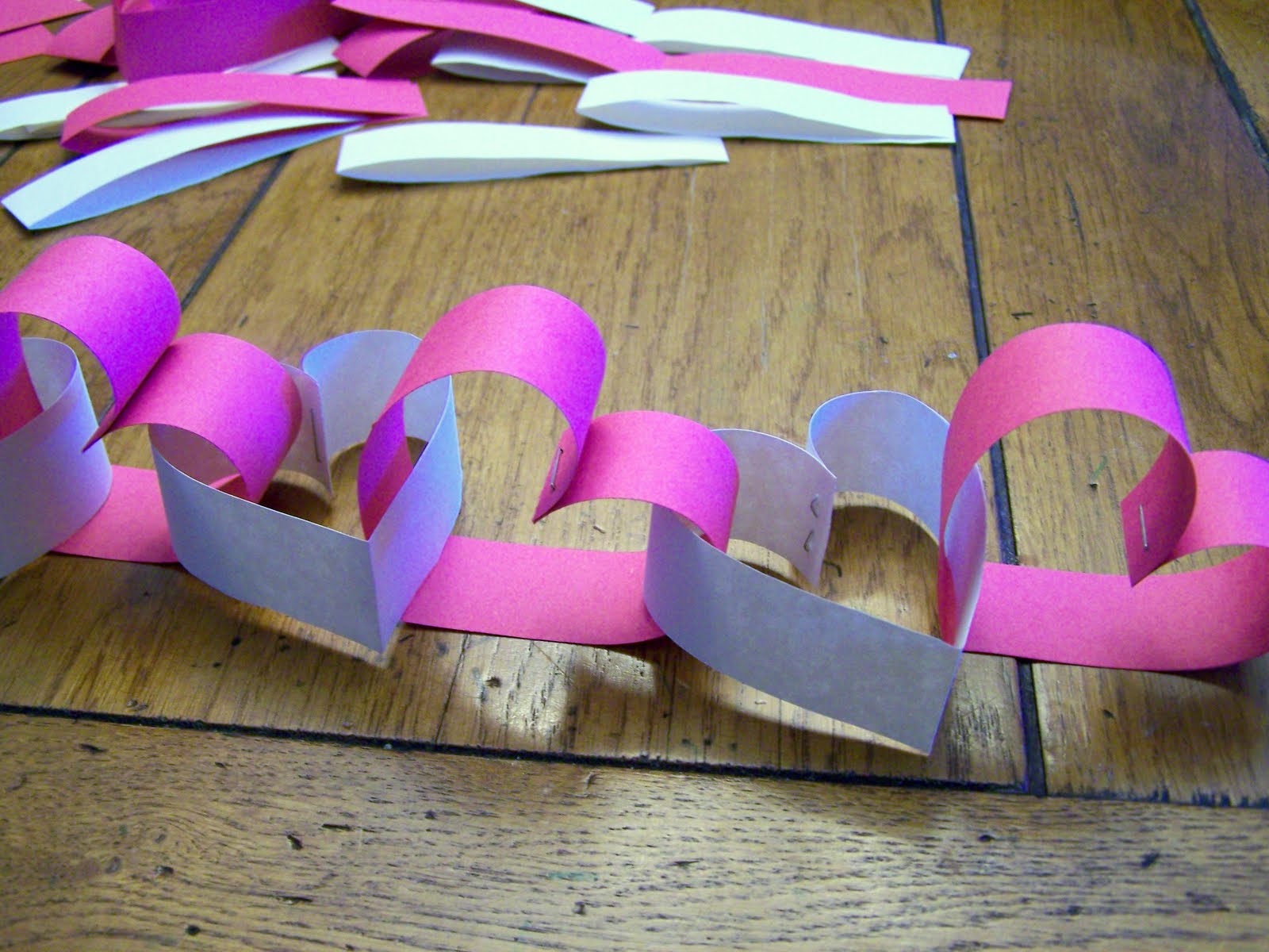 older and wisor: Paper & Staples {A V-Day Heart Garland}