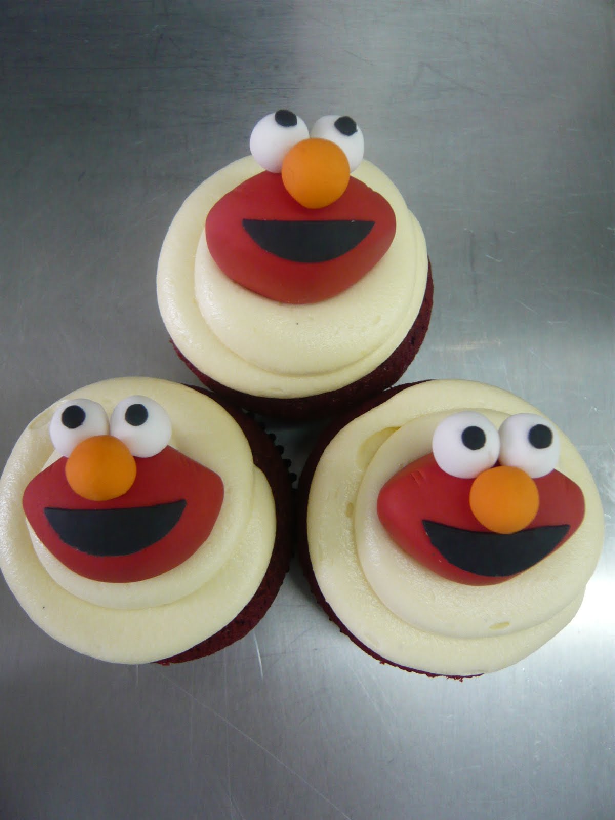 Sift: Elmo cupcakes!