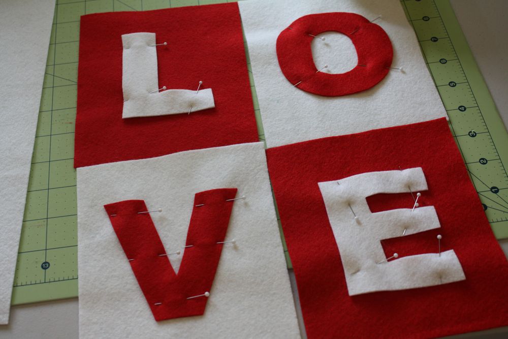 LOVE felt wall hanging tutorial