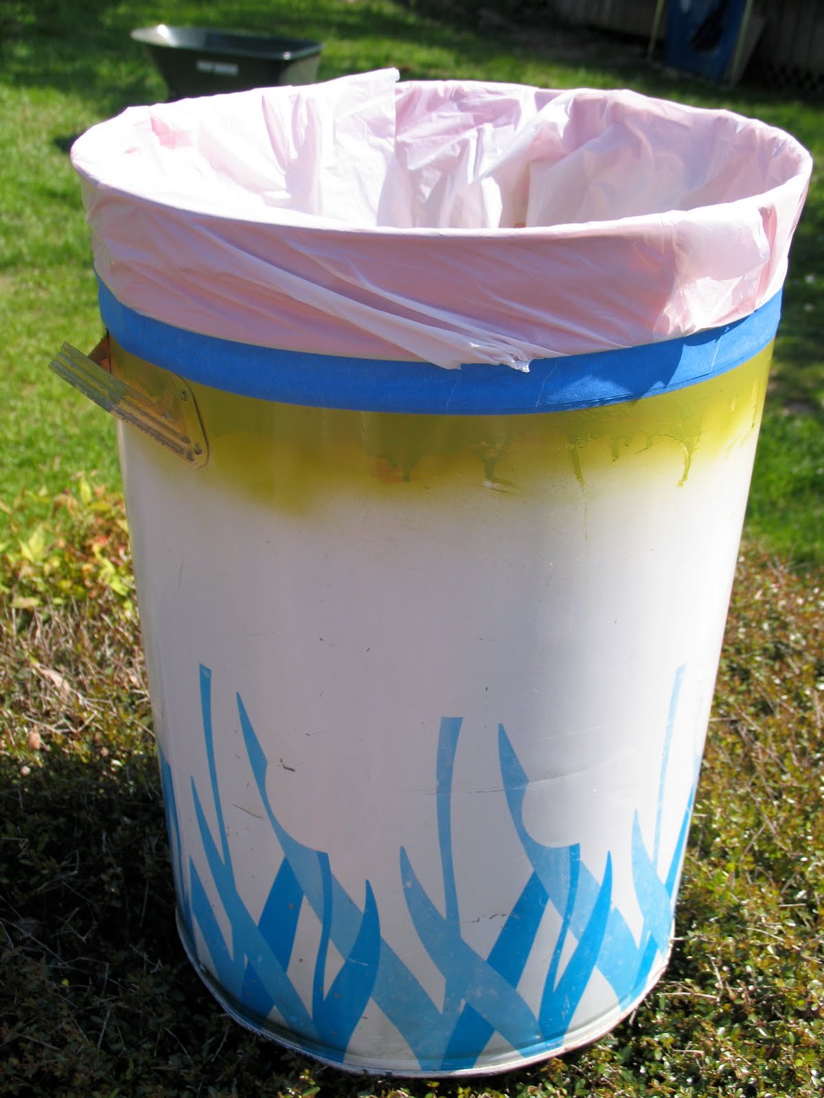 At Home With The Hinsons A Fabulously Fresh Retro Garbage Can