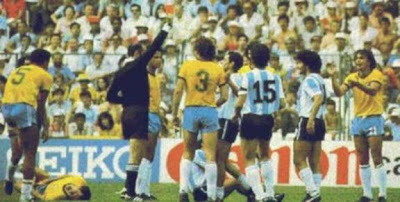 Brasil-Argentina, 1982 - Maradona expulsado