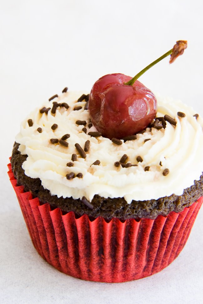 [black+forest+cupcakes+8.jpg]